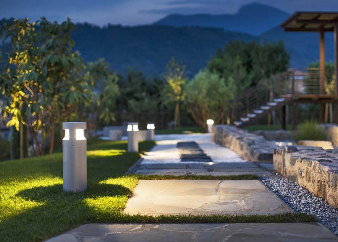 Platek Micro Menhir Pollerleuchten am Weg